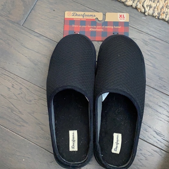 dearfoams Other - Men’s black memory foam house slippers